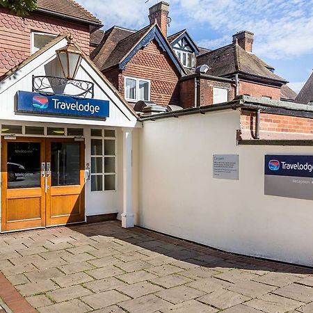 Travelodge Walton On Thames Экстерьер фото