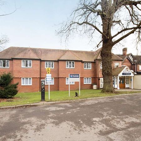 Travelodge Walton On Thames Экстерьер фото