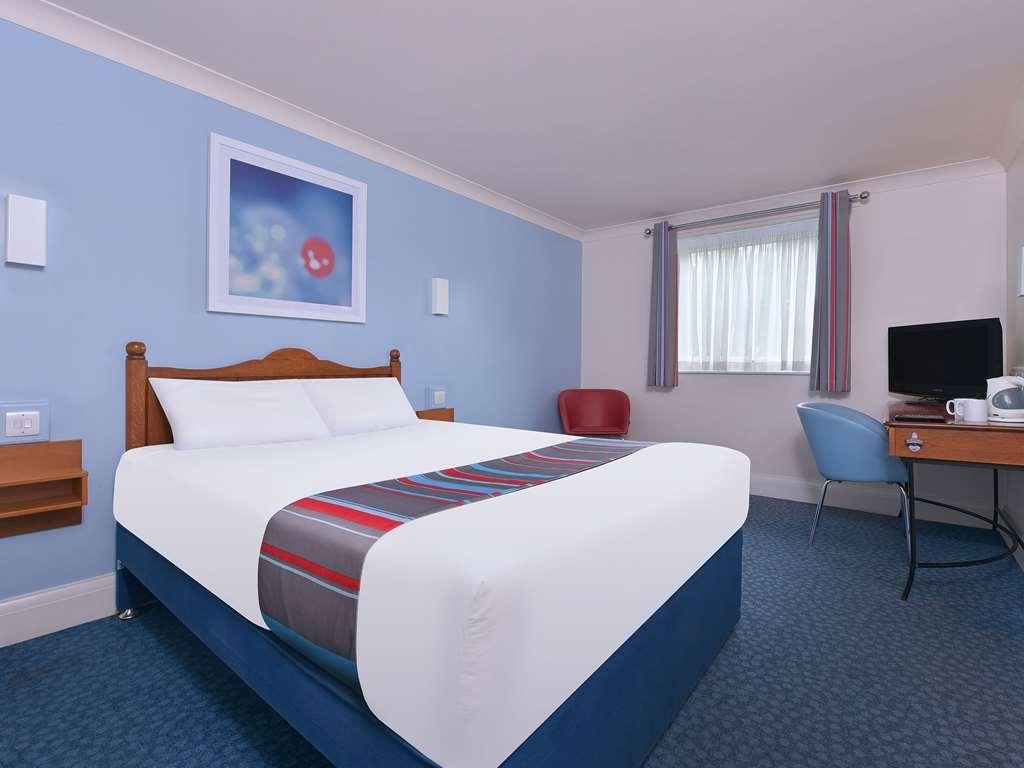 Travelodge Walton On Thames Номер фото