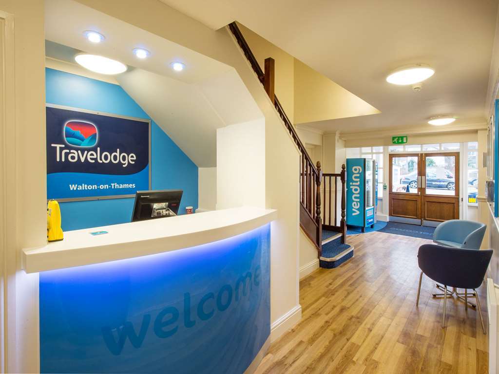 Travelodge Walton On Thames Интерьер фото