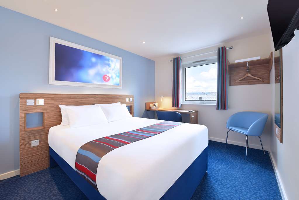 Travelodge Walton On Thames Номер фото